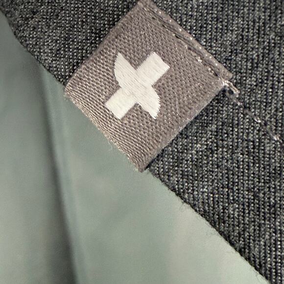 FIGS Technical Collection Catarina One-Pocket Scrub Top in Graphite Gray XS - Picture 7 of 7